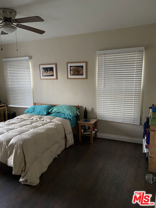 907 E 81st Street, Los Angeles CA: https://media.crmls.org/mediaz/571ac33f-2044-411f-9d6a-6e04ccf9676d.jpg