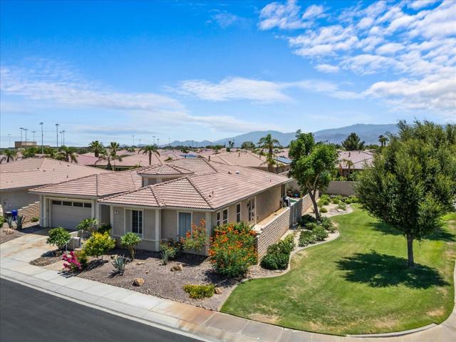62 Via Del Pienza, Rancho Mirage CA: https://media.crmls.org/mediaz/571add93-9692-4321-9fdf-bf1d8793ceb5.jpg
