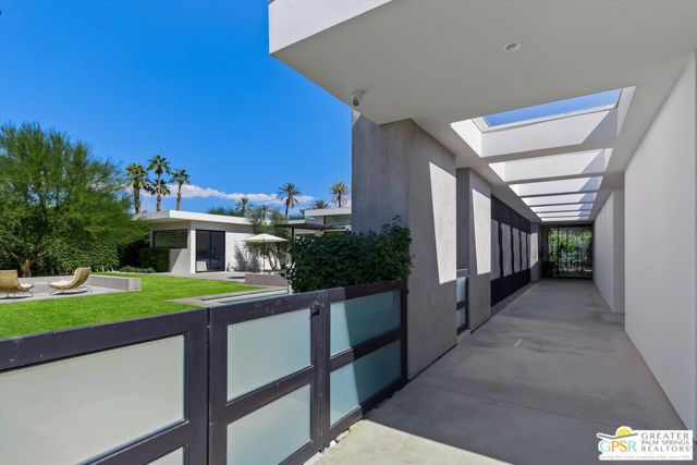 8 Desert Lark Circle, Rancho Mirage, CA 92270