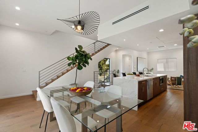 12614 Venice Boulevard, Los Angeles CA: https://media.crmls.org/mediaz/571bf70c-a780-48f7-98ec-e3cf4e7baca2.jpg