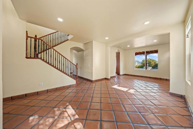 32991 Adelante St, Temecula CA: https://media.crmls.org/mediaz/571c0511-d546-4009-acd0-e5524fdcd854.jpg