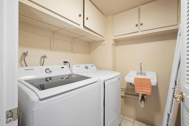 1121 E Wilson Avenue, Glendale CA: https://media.crmls.org/mediaz/571c65b9-8d72-4c7b-993e-98bc7623d41e.jpg