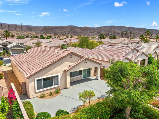 78687 Stansbury Court, Palm Desert CA: https://media.crmls.org/mediaz/571c66a2-9e3b-48ad-bf45-8bef35892138.jpg