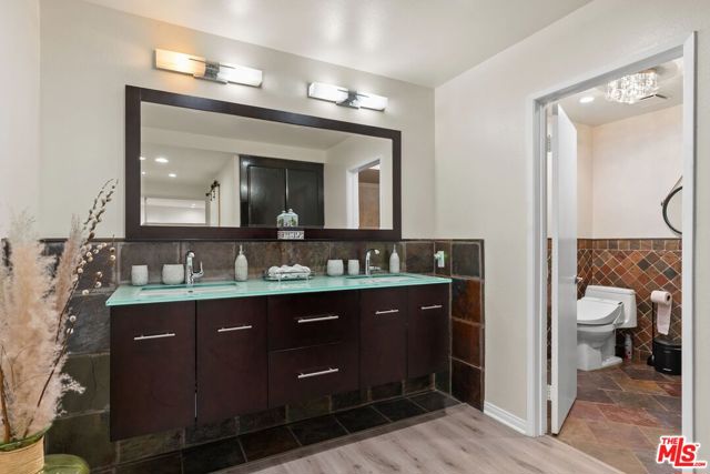 17130 Burbank Boulevard, Encino CA: https://media.crmls.org/mediaz/571c762e-6bbc-462f-a58b-52faea92973f.jpg