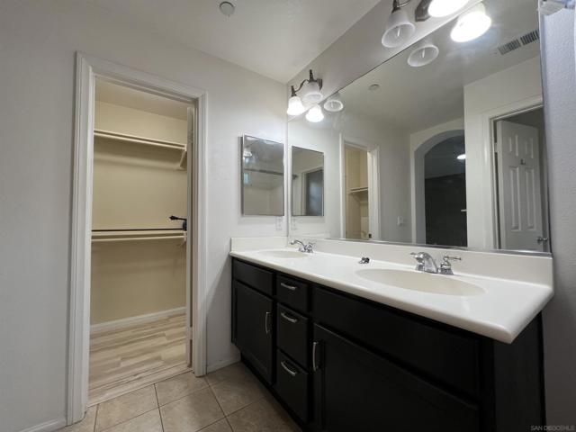 PRIMARY BATHROOM WITH DOUBLE SINK AND WALK IN CLOSET IN MASTER SUITE BEDROOM2.