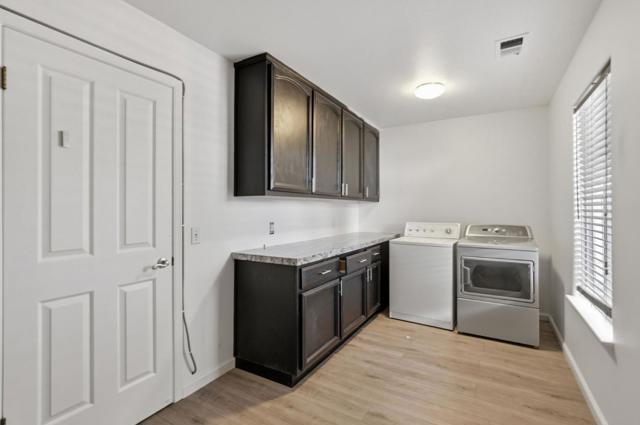 1680 El Camino De Vida, Hollister CA: https://media.crmls.org/mediaz/571d2729-bc9f-491f-94a9-8b67e41d456e.jpg