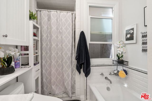 347 N Curson Avenue, Los Angeles CA: https://media.crmls.org/mediaz/571d67dc-71e6-4eb8-8373-56e797259df5.jpg