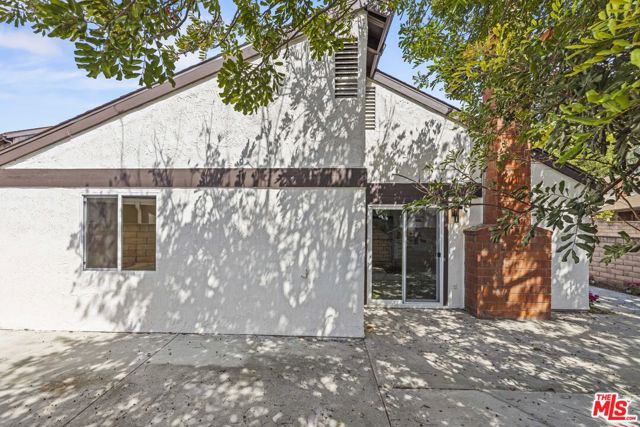 13 Pepper Court, Inglewood CA: https://media.crmls.org/mediaz/571dd2bd-e761-4795-b2f8-048f369f90b8.jpg