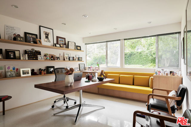 3970 Archdale Road, Encino CA: https://media.crmls.org/mediaz/571ddbee-ddc8-4e82-83bd-439bc83f609d.jpg