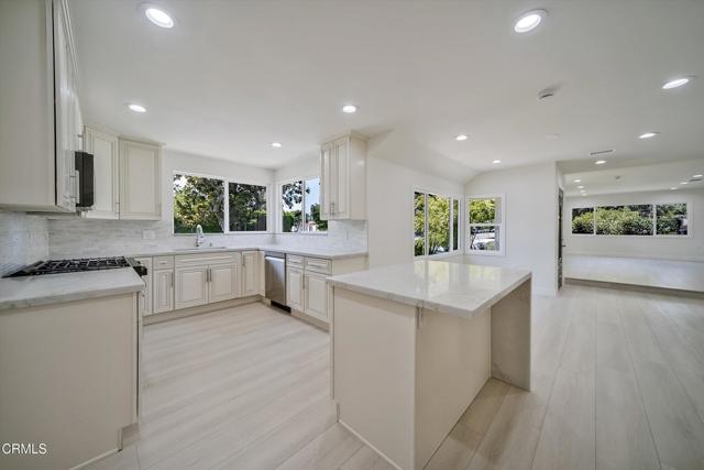 838 Highland Avenue, Glendale CA: https://media.crmls.org/mediaz/571df832-c6c5-4fe0-ab81-b76fecf324d4.jpg