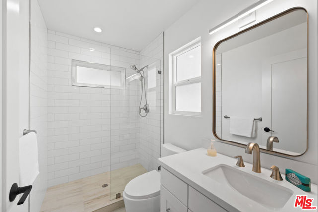 607 S Orange Drive, Los Angeles CA: https://media.crmls.org/mediaz/571e1eff-186e-4ed1-b750-f21d047dc119.jpg
