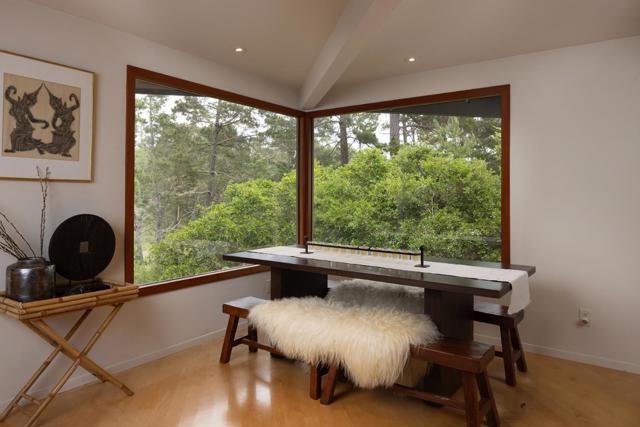 25275 Arriba Del Mundo, Carmel CA: https://media.crmls.org/mediaz/571e3564-32f1-40d6-94f6-9b3261b91add.jpg