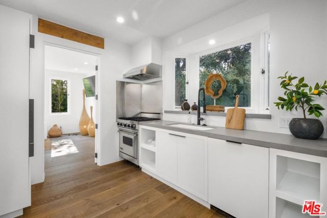 27405 Pacific Coast Highway, Malibu CA: https://media.crmls.org/mediaz/571e4b4c-bf74-45da-baeb-cca807d2a6d3.jpg