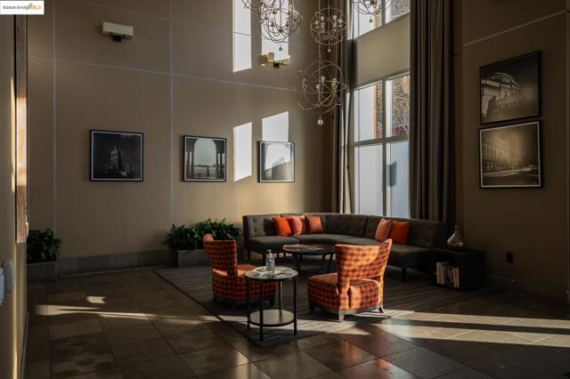 438 W Grand Ave, Oakland CA: https://media.crmls.org/mediaz/571e5e44-9376-45d5-a1d7-9bd0569769cd.jpg