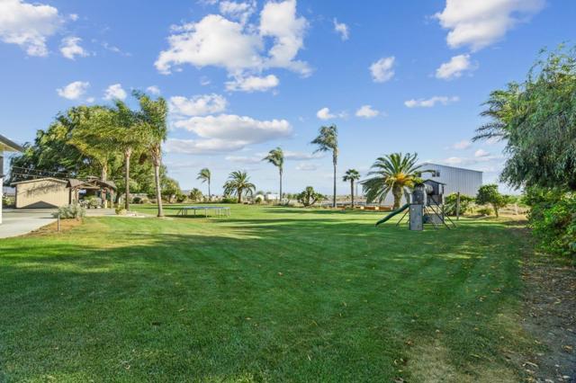 1353 Perry Court, Hollister CA: https://media.crmls.org/mediaz/571f2ef3-d1bc-4d1d-bbc6-7a1cfe6f819a.jpg