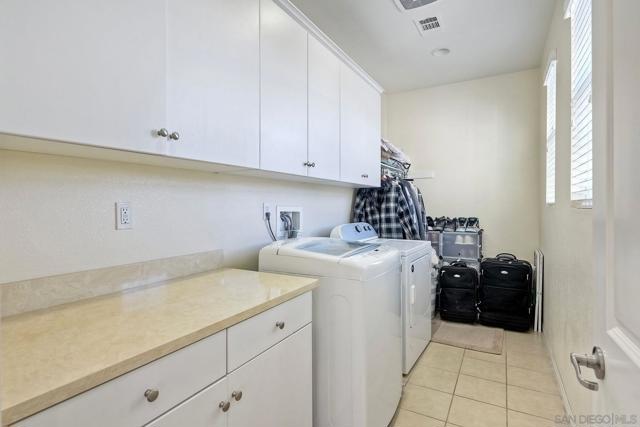 5324 Bella Vista St, Santee CA: https://media.crmls.org/mediaz/571f5515-46dc-49bb-9638-b0546d328970.jpg