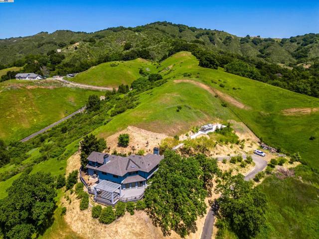 325 Bollinger Estates Ct, San Ramon CA: https://media.crmls.org/mediaz/571f651a-32dd-4af9-a54c-c5e9cb1827f8.jpg