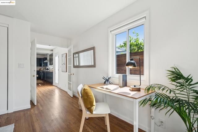 319 E 17Th St, Oakland CA: https://media.crmls.org/mediaz/571fbd8d-44a9-4ce3-8233-f21f1584cf2b.jpg