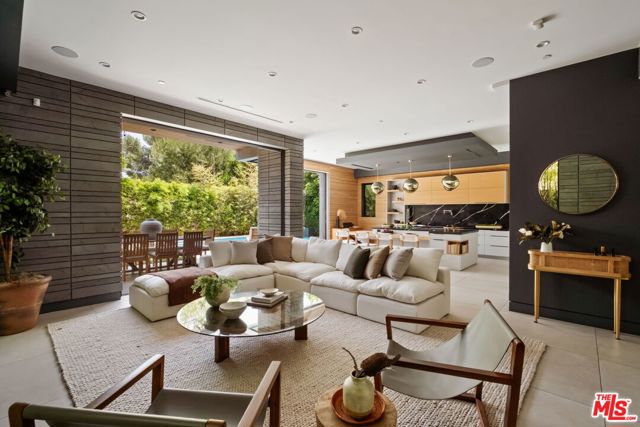 816 N Stanley Avenue, Los Angeles CA: https://media.crmls.org/mediaz/571fcad0-511a-4818-8bbe-e24d86cda509.jpg