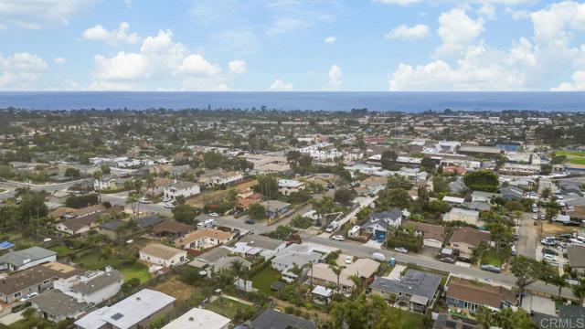 1105 Evergreen Drive, Encinitas CA: https://media.crmls.org/mediaz/571fcb7d-7ba0-45ab-a7b2-4ae31acb85df.jpg
