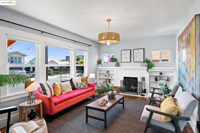 1547 68Th Ave, Oakland CA: https://media.crmls.org/mediaz/571fefda-a93d-4dfb-8997-aafe8416b7d6.jpg