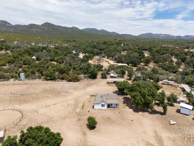 30578 Chihuahua Valley Road, Warner Springs CA: https://media.crmls.org/mediaz/57208ce0-b643-4bf0-9e37-5c4428d11934.jpg