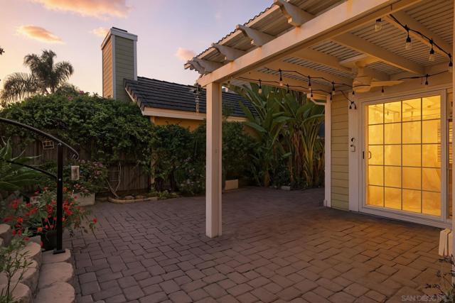 10462 Rancho Carmel Dr, San Diego CA: https://media.crmls.org/mediaz/57217762-e1f9-451e-b228-466ab16ab66c.jpg