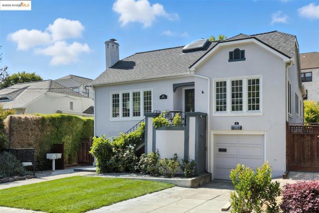 61 Wildwood Ave, Piedmont CA: https://media.crmls.org/mediaz/5721c8b7-35e5-4b44-b9aa-2ee13995a43d.jpg