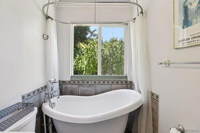 4464 Maple Ave, La Mesa CA: https://media.crmls.org/mediaz/57220534-539b-48af-a8a4-4c2134b4a4cb.jpg