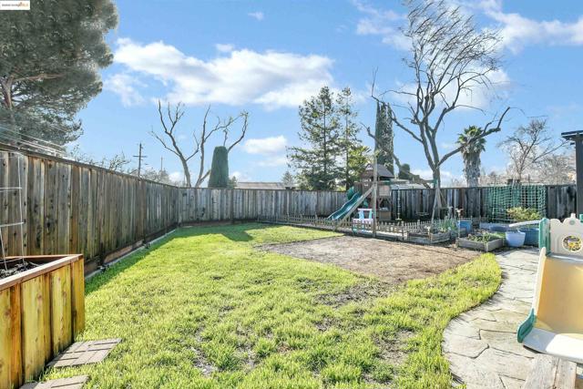 3194 Ameno Rd, Concord CA: https://media.crmls.org/mediaz/57221a8b-8a77-49fb-8981-f93d8eb3197d.jpg