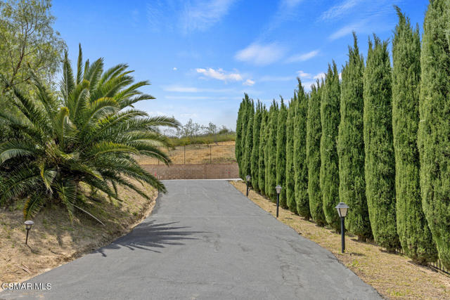 3166 Sycamore Drive, Simi Valley CA: https://media.crmls.org/mediaz/572289f8-5540-4123-9639-91b00d488c62.jpg