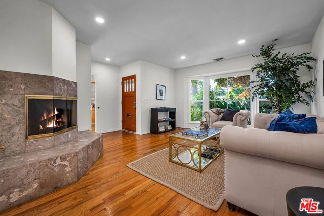5392 Janisann Avenue photo 6