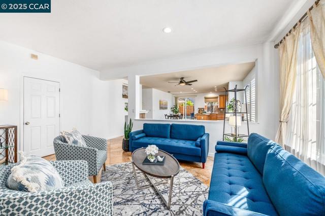 10 Narcissus Ct, Danville CA: https://media.crmls.org/mediaz/57230a5e-4da5-49b7-ab37-89bb28aa9086.jpg