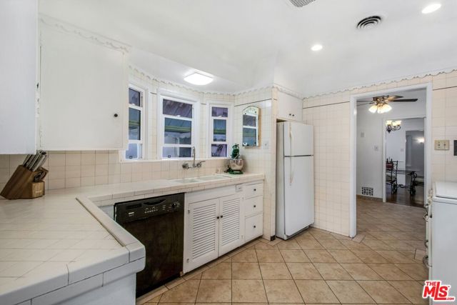 3408 W Martin Luther King Jr Boulevard, Los Angeles CA: https://media.crmls.org/mediaz/5723264d-06e0-42a7-a78c-d1dcfb1d38e5.jpg