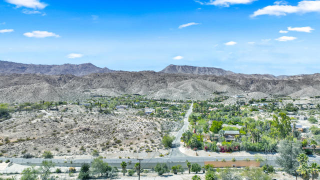 39 Country Club Drive, Palm Desert CA: https://media.crmls.org/mediaz/57233188-9954-4e5f-94c0-a15462037bd5.jpg