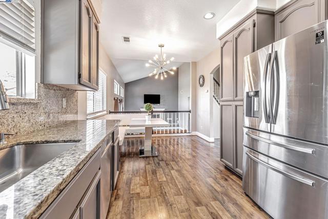 639 Eaker Ct, Antioch CA: https://media.crmls.org/mediaz/572342f8-3d95-4fe6-8568-c04650fd82b7.jpg