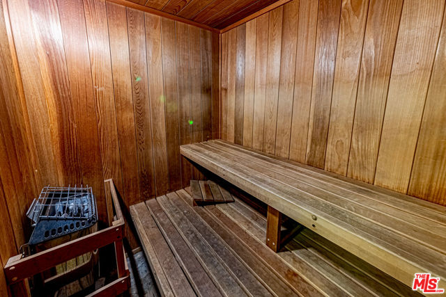 620 S Gramercy Place, Los Angeles CA: https://media.crmls.org/mediaz/57236cfd-9343-4ade-a0ff-6e7cc51cd280.jpg