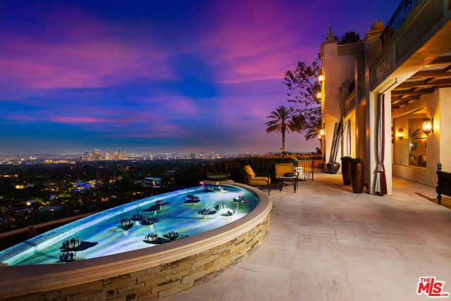 10066 Cielo Drive, Beverly Hills CA: https://media.crmls.org/mediaz/5723dd4d-c325-4004-85d7-e72e895018da.jpg