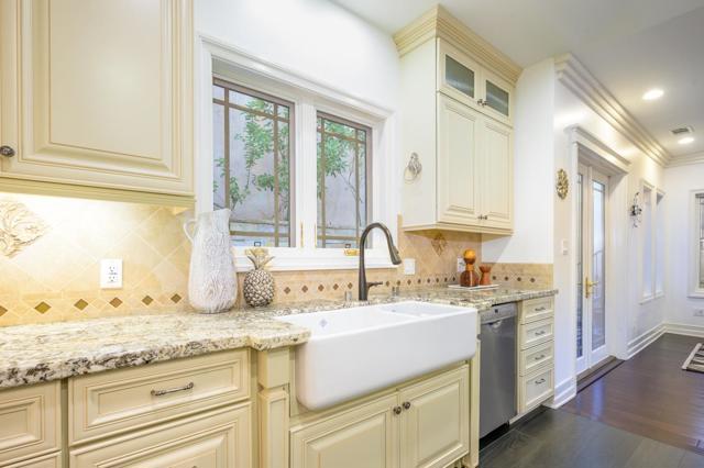 780 S El Monte Avenue, Los Altos CA: https://media.crmls.org/mediaz/5723e868-4d73-4bab-b41b-8f7640c61938.jpg