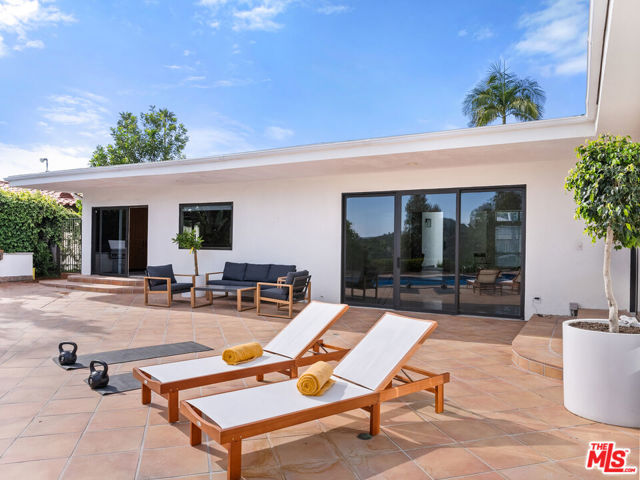 9606 Arby Drive, Beverly Hills CA: https://media.crmls.org/mediaz/5723f62c-08d5-4767-9870-bcded18c48a4.jpg