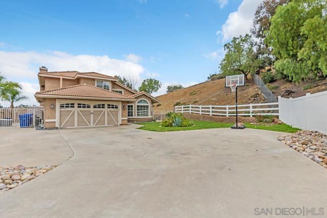9410 Brian Way, El Cajon CA: https://media.crmls.org/mediaz/57240b63-f6d9-41ea-a547-b36f1d3c57c3.jpg