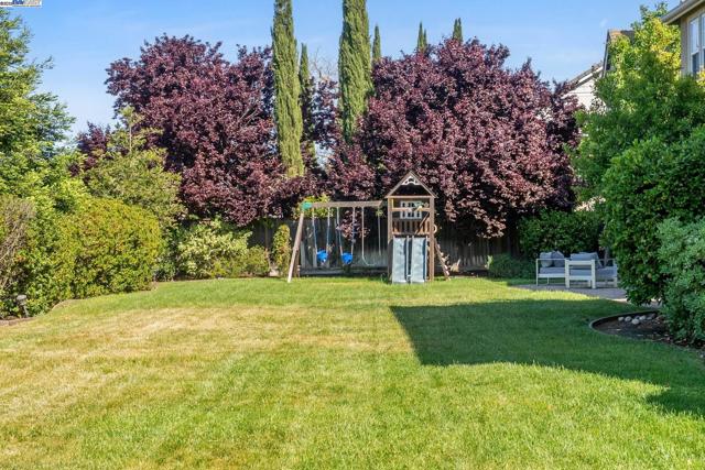 2307 Vineyard Heights Ln, Pleasanton CA: https://media.crmls.org/mediaz/572439fd-11df-424e-92b3-6f8cfb0f5aea.jpg