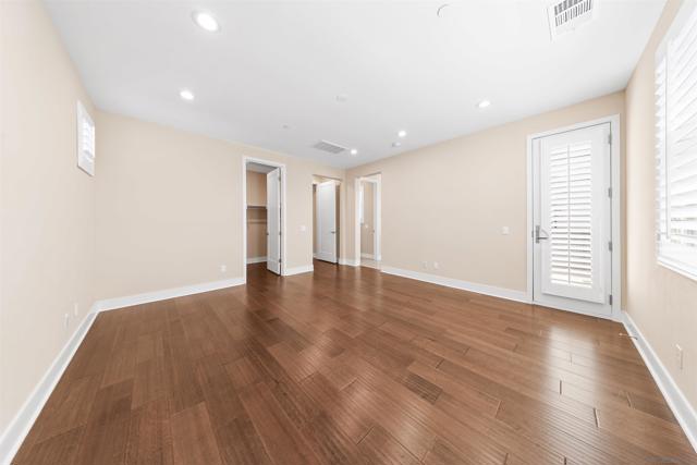 6749 Solterra Vista Pkwy, San Diego CA: https://media.crmls.org/mediaz/57246b0d-2c14-4c24-889e-b08ae8713e19.jpg