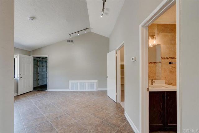 Detail Gallery Image 3 of 43 For 18434 Ramona View Dr, Ramona,  CA 92065 - 4 Beds | 2/1 Baths