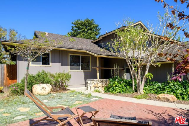 6591 Camino Venturoso, Goleta CA: https://media.crmls.org/mediaz/5724d02a-0547-47d9-8925-e1abb92c3458.jpg
