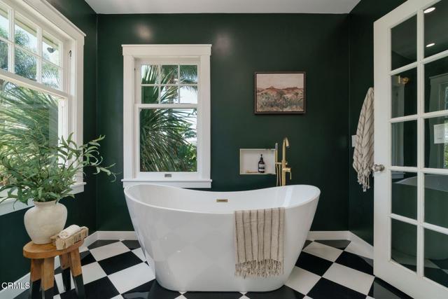 Detail Gallery Image 4 of 75 For 10047 Blackburn Rd, Ventura,  CA 93004 - 4 Beds | 4 Baths