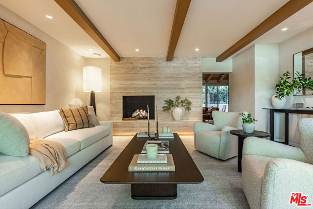 365 Norcroft Avenue, Los Angeles CA: https://media.crmls.org/mediaz/57252aa2-fbec-49d4-8ab5-ebaee201be54.jpg