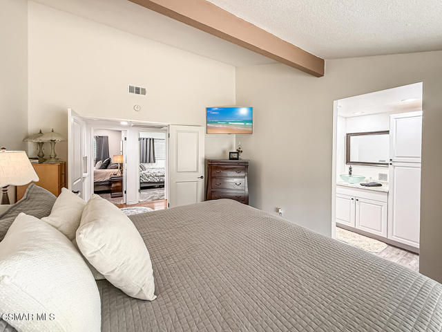 2439 N Lita Place, Simi Valley CA: https://media.crmls.org/mediaz/5725896e-e997-4615-86cb-83e9aec46dfd.jpg