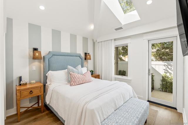 1059 Ocean Blvd, Coronado CA: https://media.crmls.org/mediaz/57258fdd-98f2-4323-8f17-16e5ab51e81e.jpg