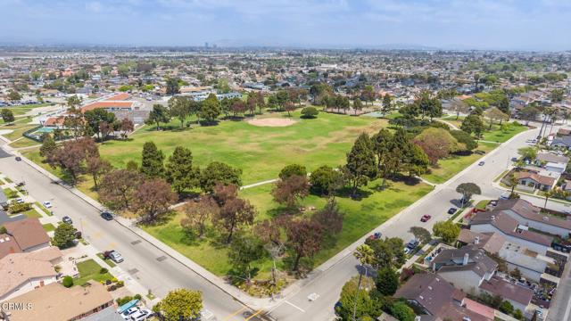 3151 W Hemlock Street, Oxnard CA: https://media.crmls.org/mediaz/5725deb7-73d1-4bd6-941b-1bc5124532d7.jpg